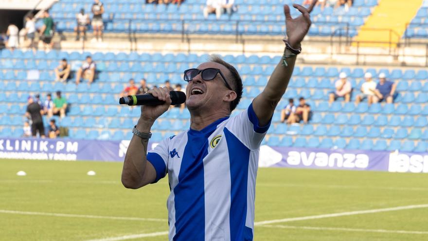 Fran Navarro cumple su sueño de cantar en el 50 aniversario del Rico Pérez