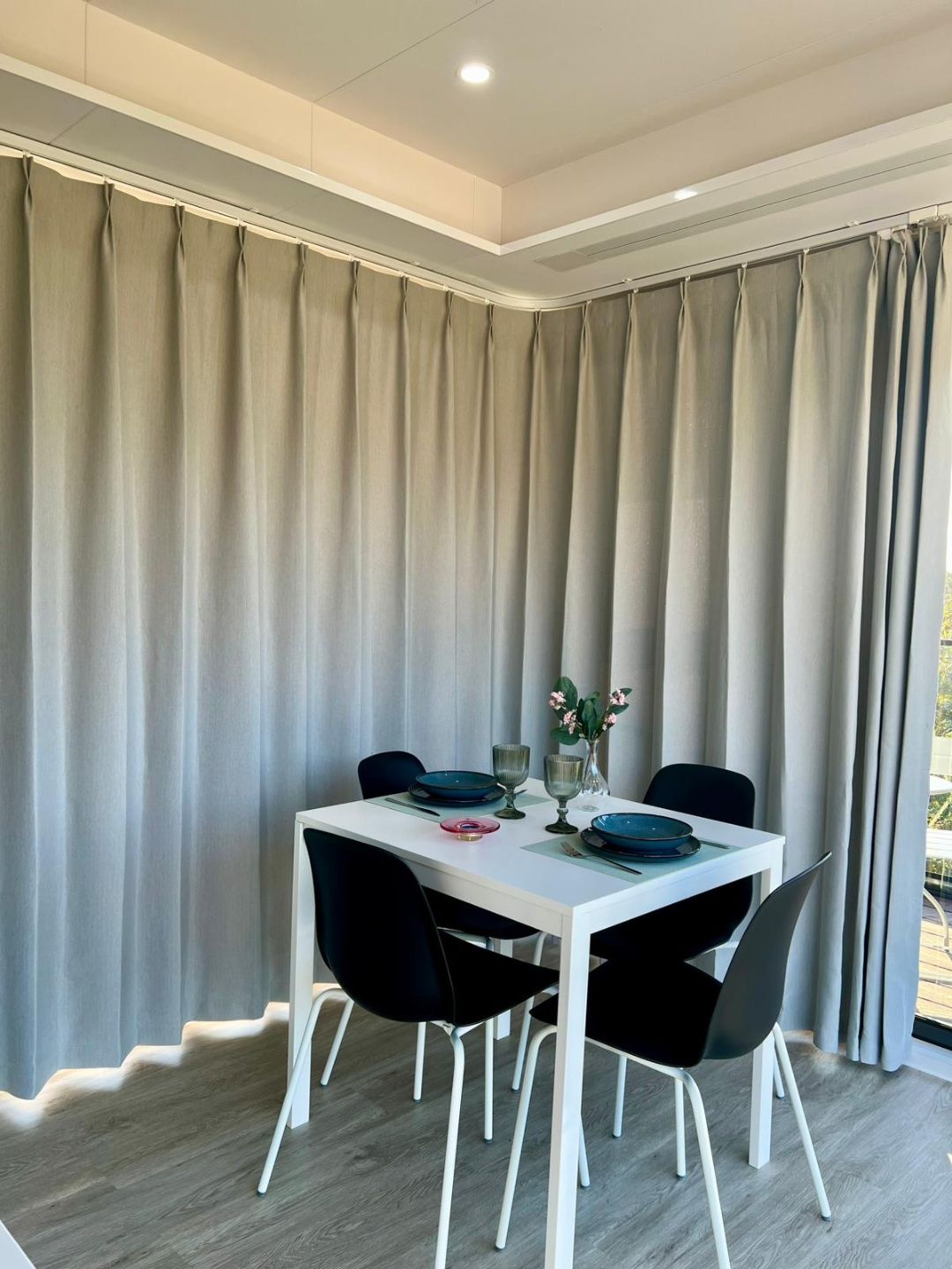 La presentación de las casas cápsula, en O Grove.