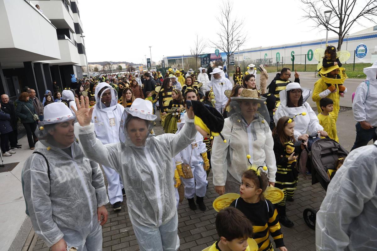 El desfile del Antroxu en la zona oeste de Gijón, en imágenes