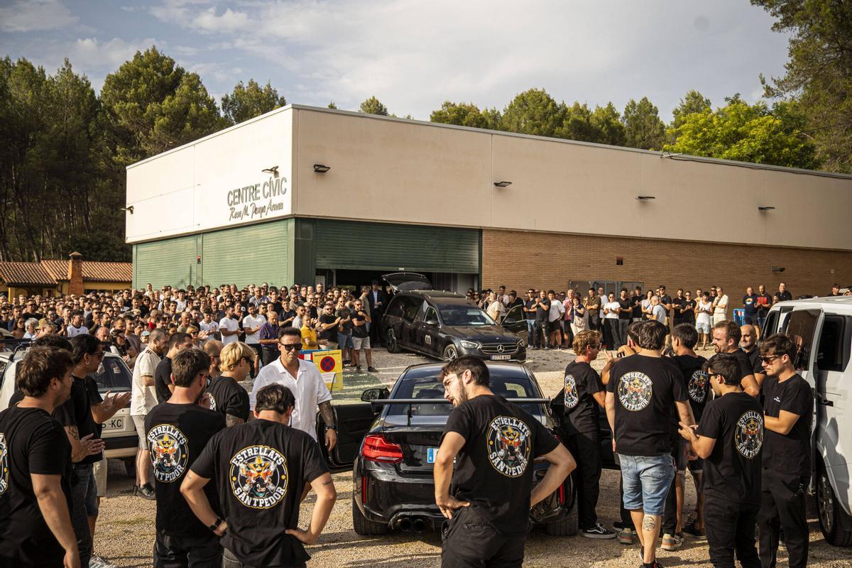 L'últim adeu de Sant Martí de Torroella a Pau Simon, el miner mort a Súria