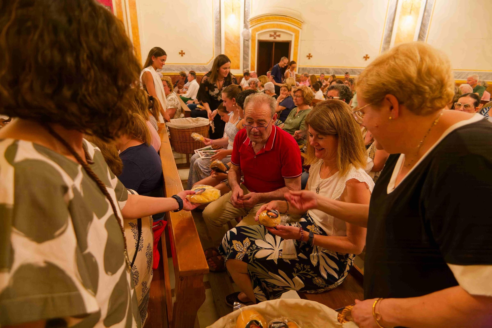 Galería | La Joventut Antoniana de Vila-real reparteix panets beneIts per la seua festa anual