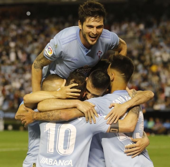 El Celta tumba al Barça y acaricia la permanencia. // A. Villar | J. Lores