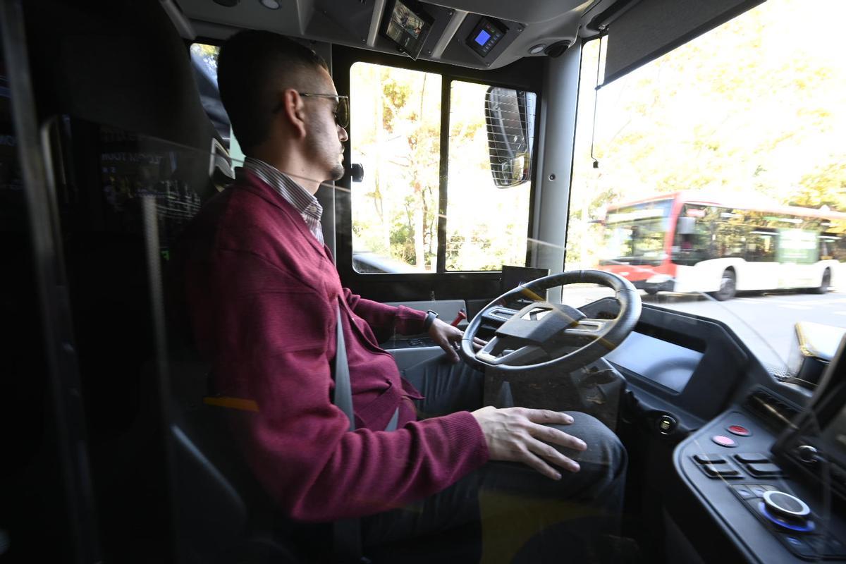 Este es el bus autónomo de TMB que circula en pruebas por Montjuïc