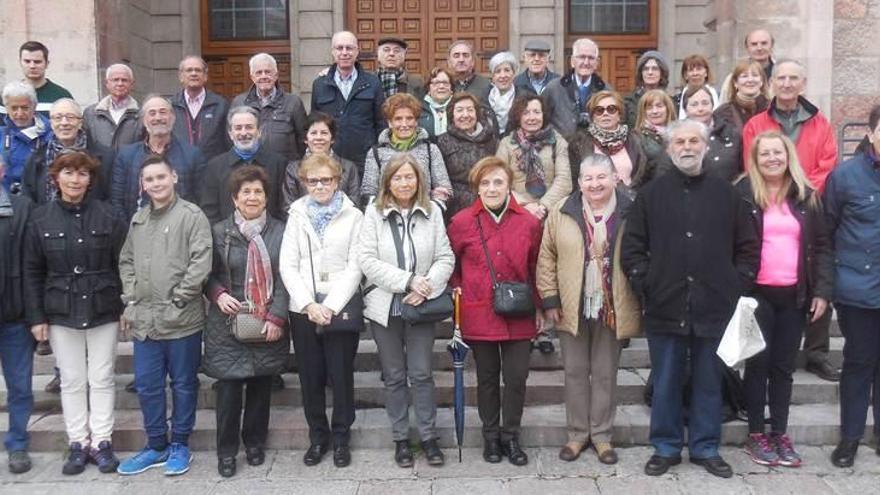 Los peregrinos asturleoneses hacen parada en Cangas de Onís