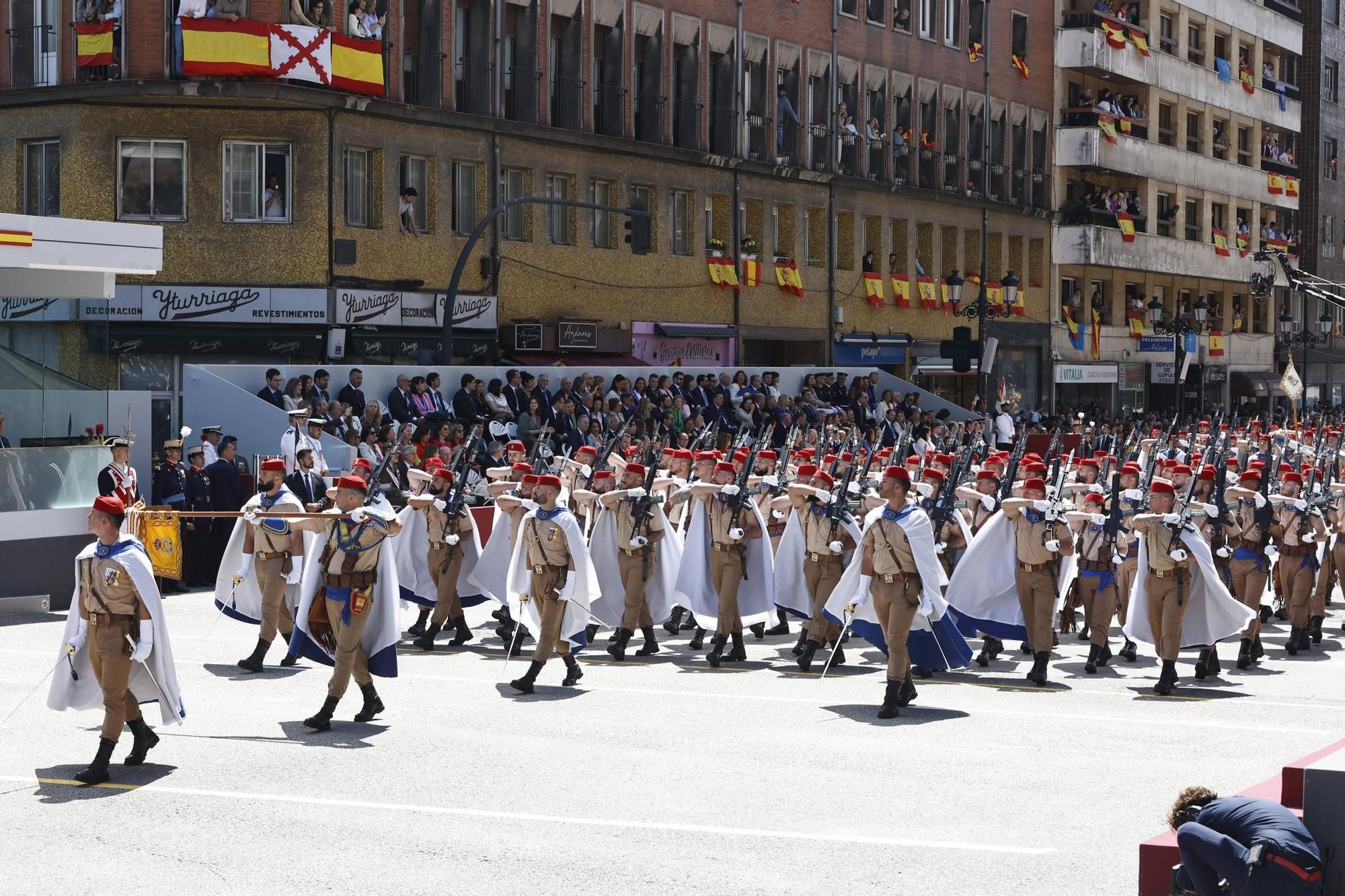 EN IMÁGENES: Así fue el multitudinario desfile en Oviedo por el Día de las Fuerzas Armadas