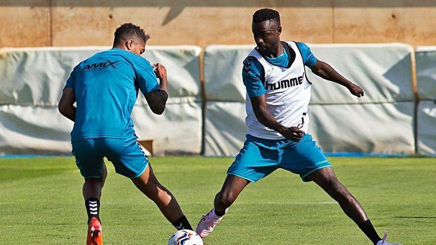 Eddy Silvestre y Diamanká, ayer, en el entrenamiento del Albacete.