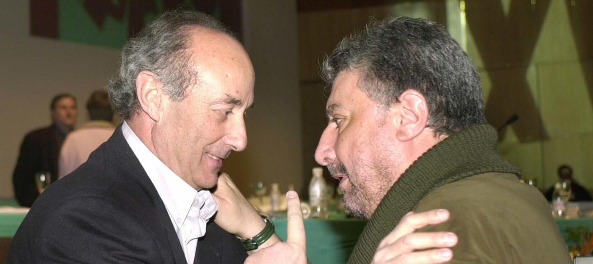 Francisco Frutos (i) conversa con José María Fidalgo.