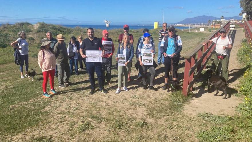 IU tacha de «despropósito» la obra del parque litoral en la playa de El Pinillo