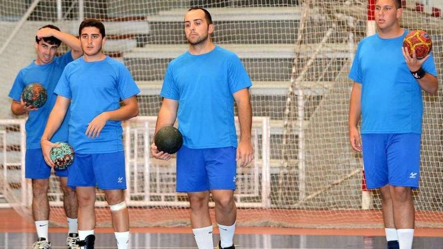 Balenciaga, Iván Fernández, García Pichel y Samuel Gómez, en un entrenamiento. // Rafa Vázquez