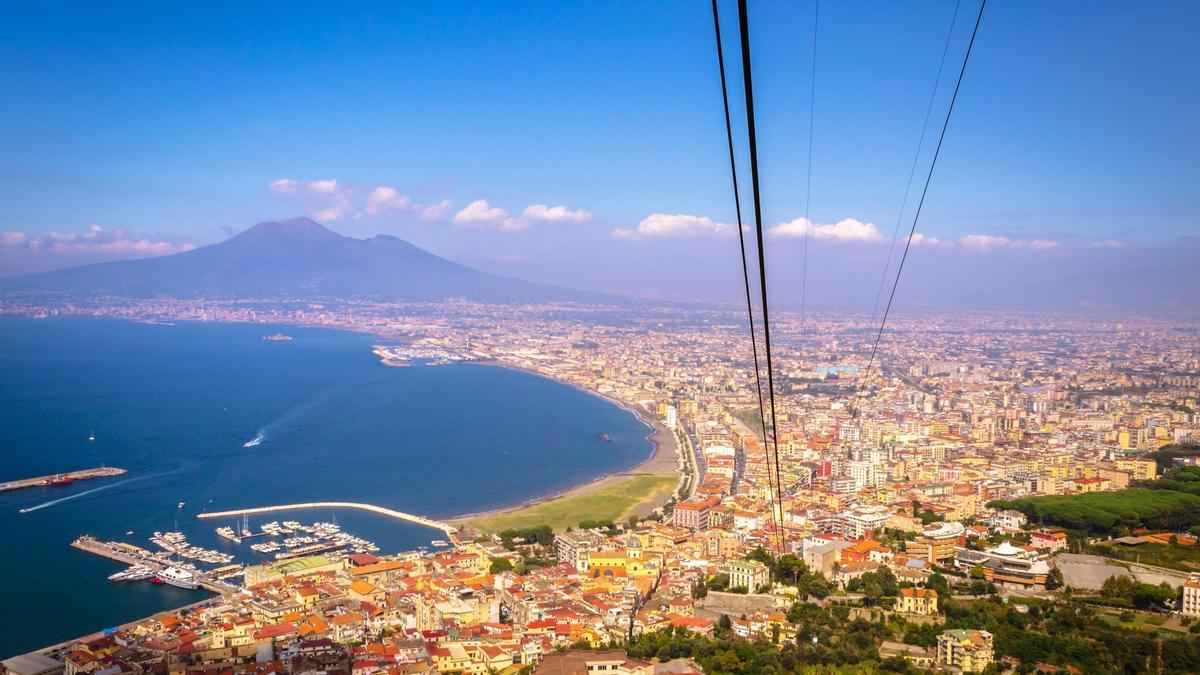 Al menos cuatro turistas muertos en un accidente de teleférico en Nápoles tras la rotura de un cable