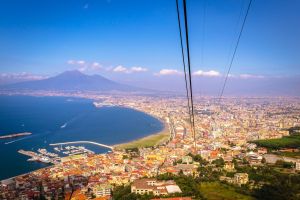 Al menos cuatro turistas muertos en un accidente de teleférico en Nápoles tras la rotura de un cable