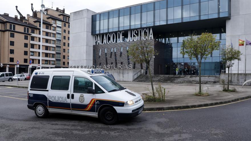 A juicio un acusado de robar en un supermercado y agredir a un hombre que pedía limosna y que trató frenarle