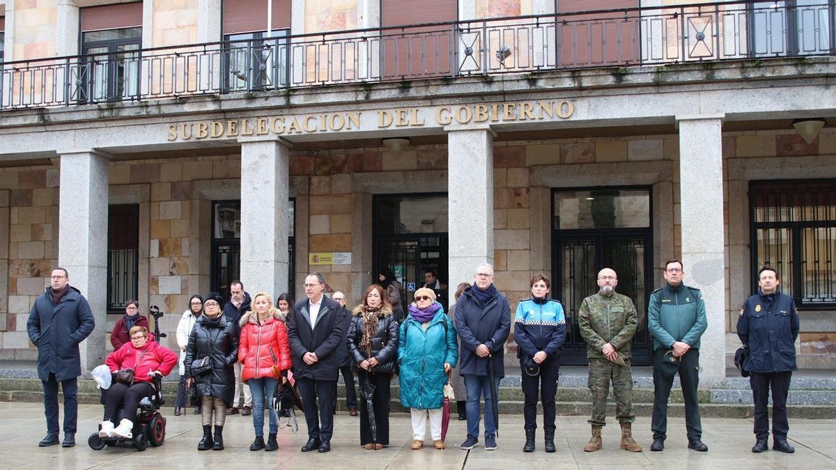Minuto de silencio en la Subdelegación del Gobierno de Zamora por las víctimas de la violencia de género