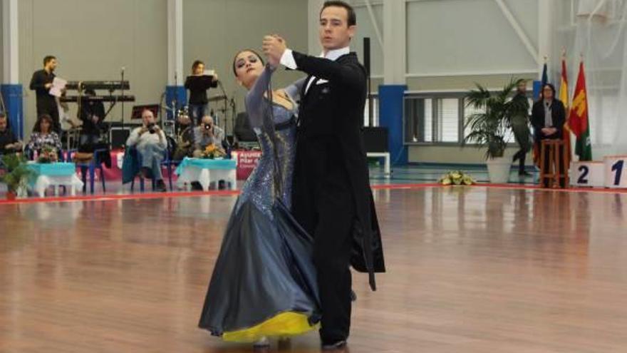 80 parejas se dieron cita en el Campeonato de Baile de la Comunidad