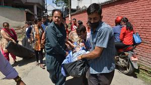 Al menos 29 muertos por el temblor de 7,3 grados, que ha tenido su epicentro en el noreste de Katmandú.