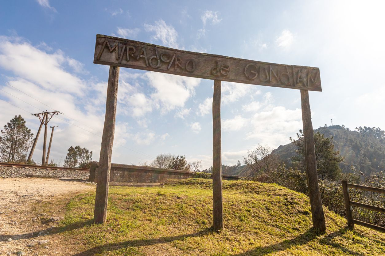 Entrada al Mirador de Gundián.