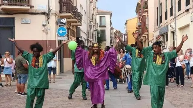 VÍDEO | Revive danzas de todo el mundo en las calles de Zamora