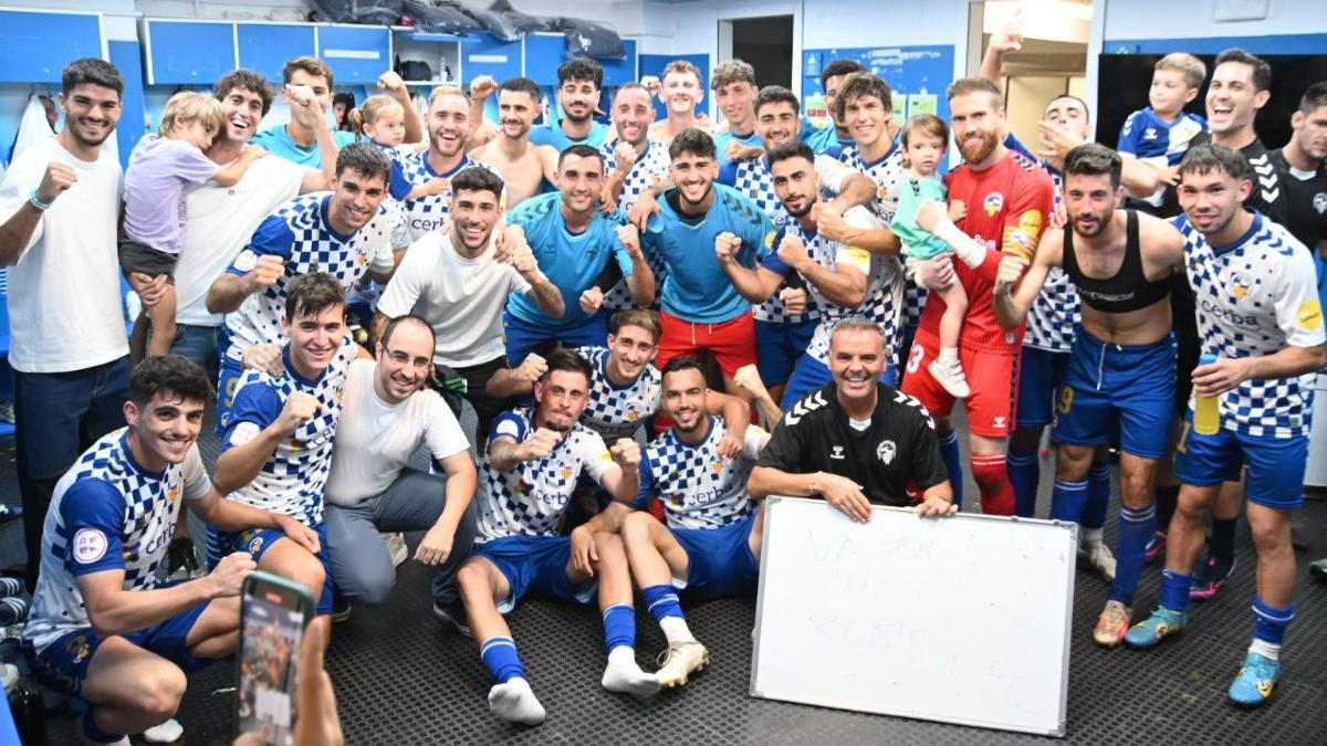 Celebración del CE Sabadell en su vestuario