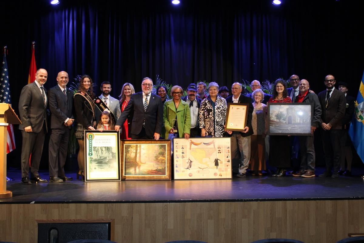 El acto institucional del hermanamiento con Nueva Iberia se celebró en el Centro Cultural Vicente Aleixandre.