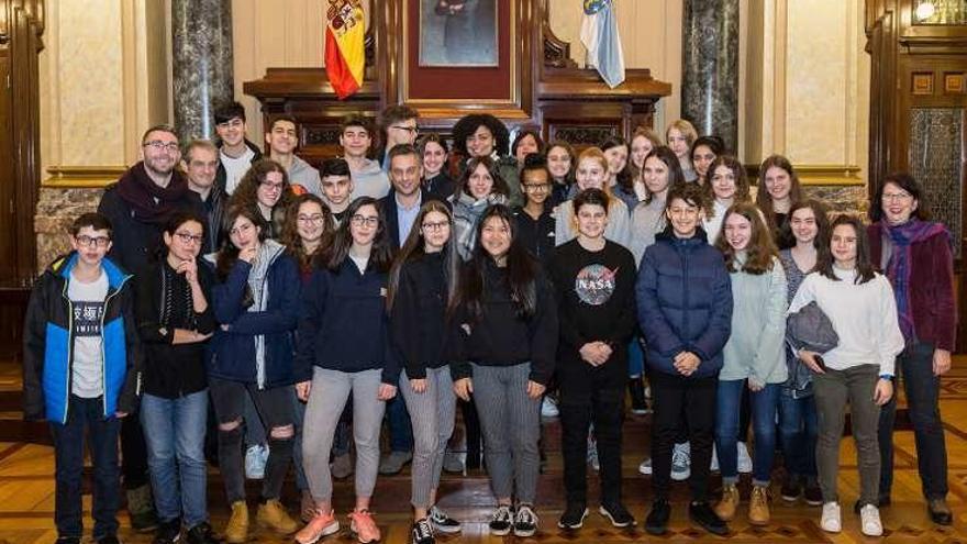 Estudiantes del instituto Willsätter, en el Concello.