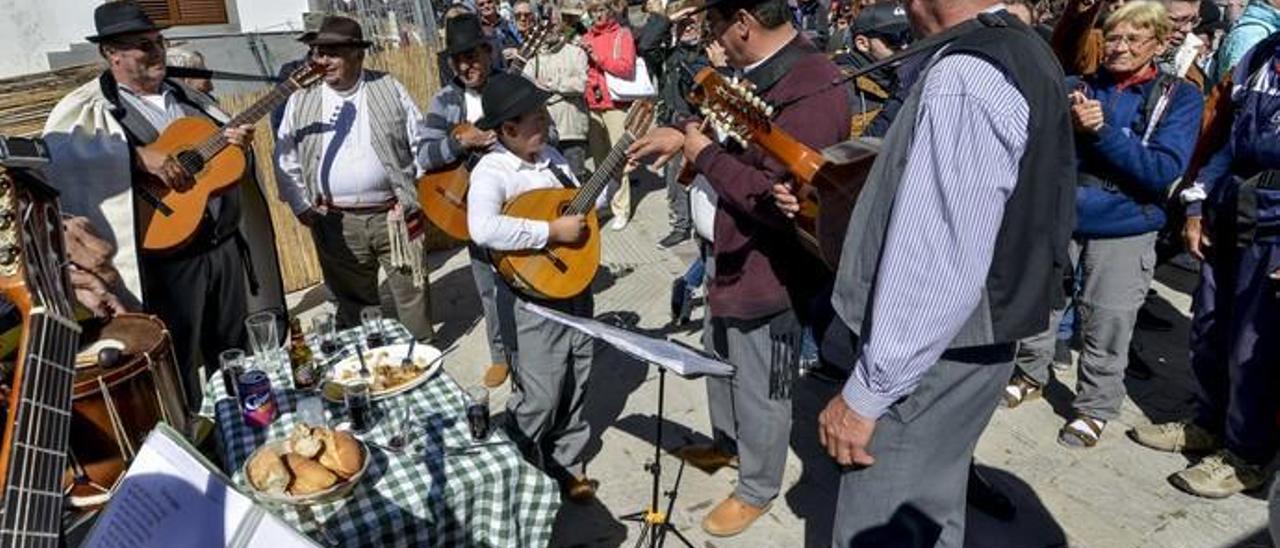 Tejeda celebra el día grande del almendro en flor