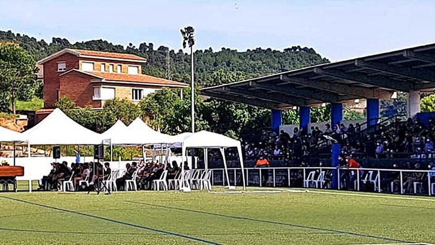 El funeral es va celebrar dijous de la setmana passada al camp de futbol de Castellbell