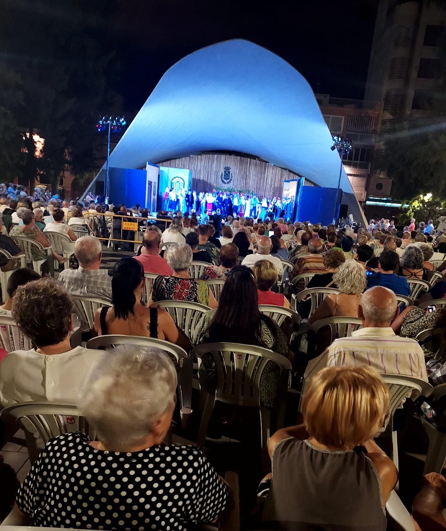 Lleno en la Plaza Castelar durante una de las actividades del ciclo &quot;Elda40Gra2&quot;.