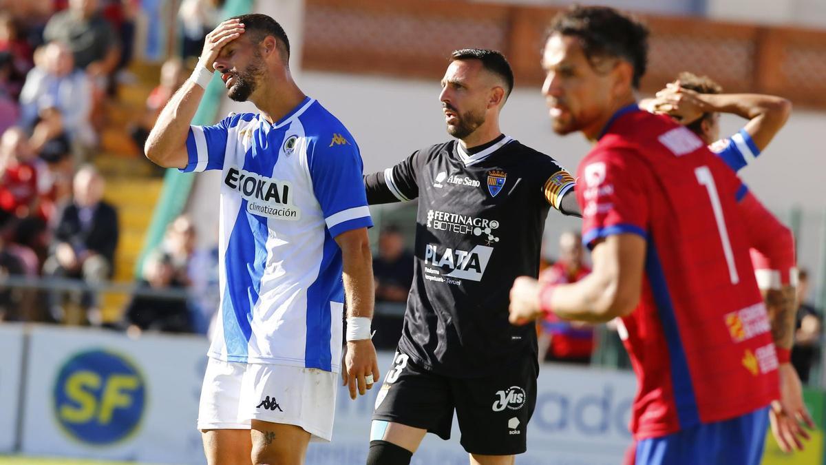 Fran Sol se lamenta tras fallar una ocasión.