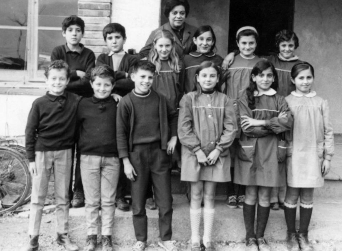 Boadas, el segon de baix a l’esquerre, a l’escola de Riudellots de la Selva.