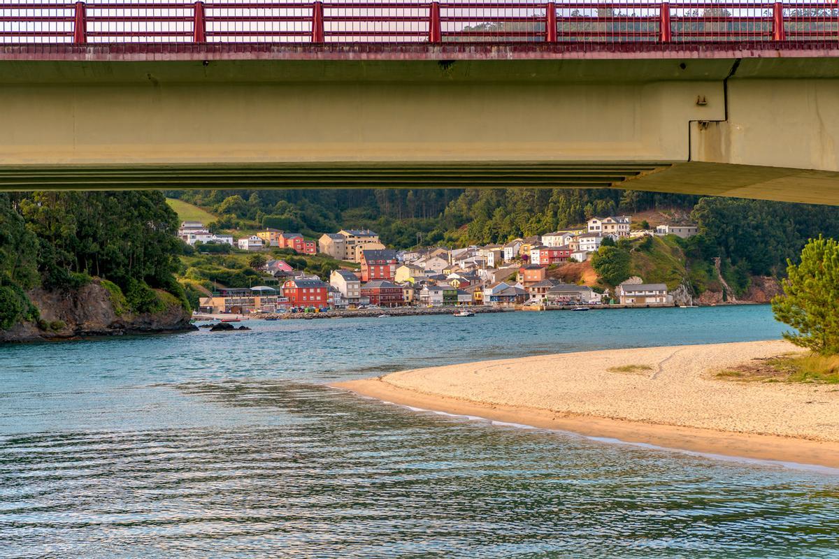 Vista del puente de pueblo de O Barqueiro