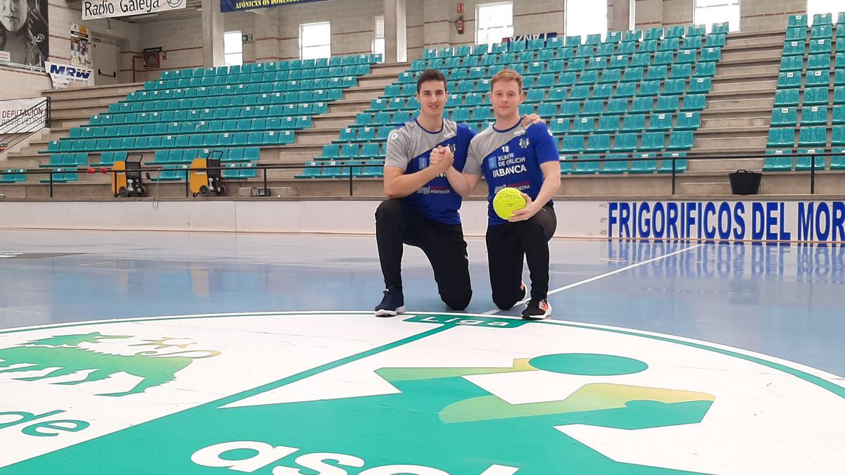 Asier Iríbar (izq.) y Rajmond Toth (dcha.), ayer en la pista de O Gatañal.