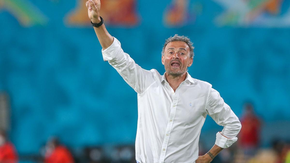 Luis Enrique dirigiendo a España en la Eurocopa.