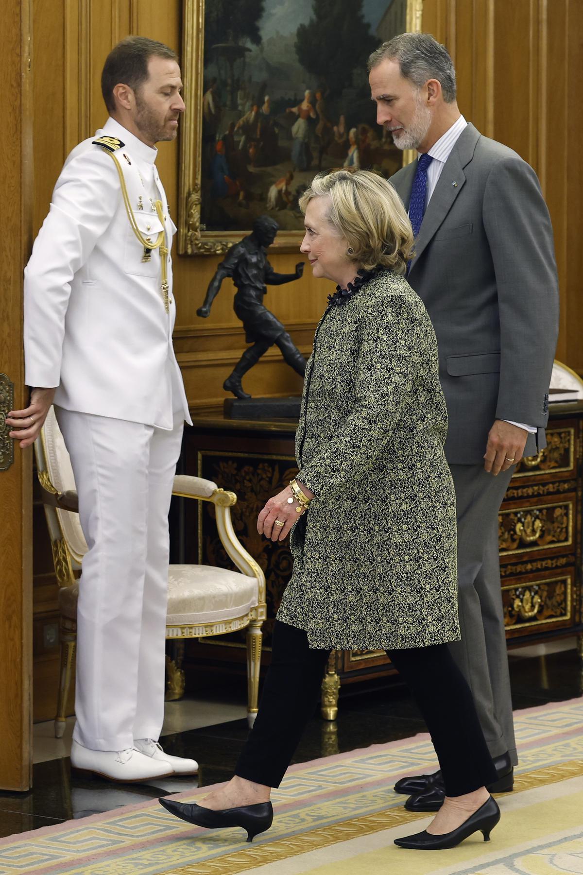 Felipe VI se reúne con Hillary Clinton en la Zarzuela