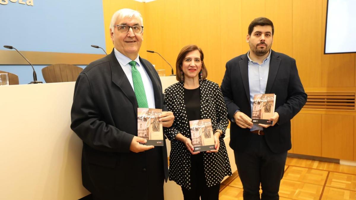 Domingo Buesa, Sara Fernández y Samuel Ortiz, este lunes en la presentación de la guía y el ciclo de conferencias.