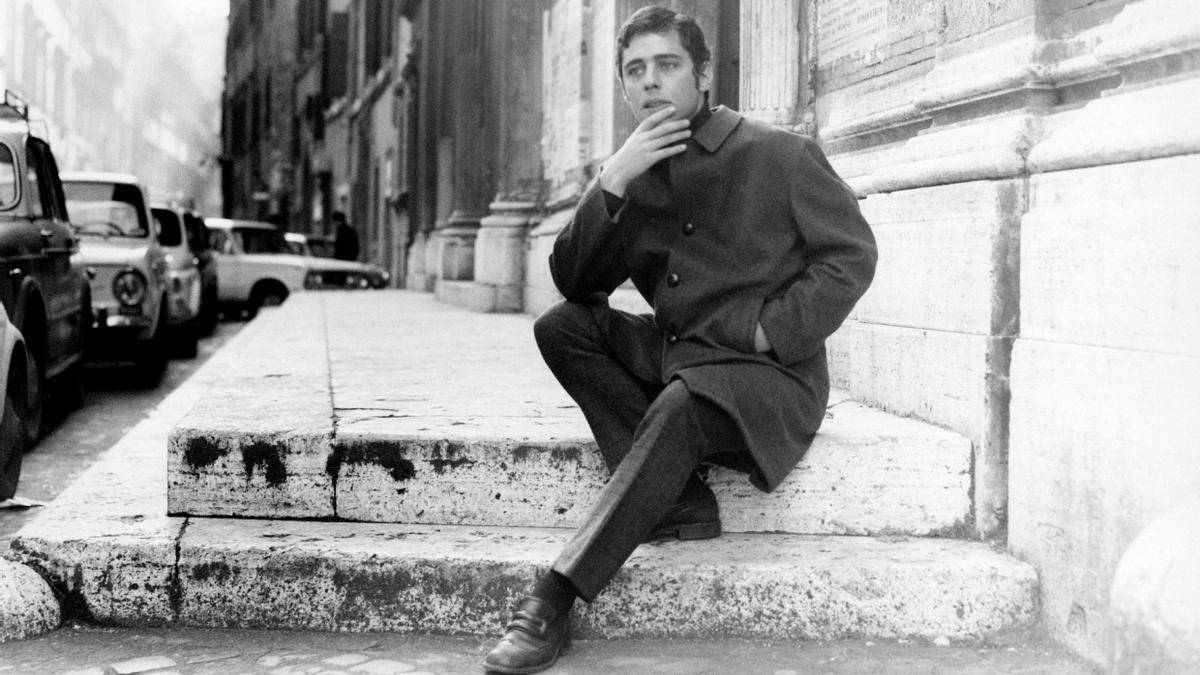 Chico Buarque in Rome. The Brazilian musician and composer Chico Buarque (Francisco Buarque de Hollanda) sitting on the parvis of a church. Rome, 1969