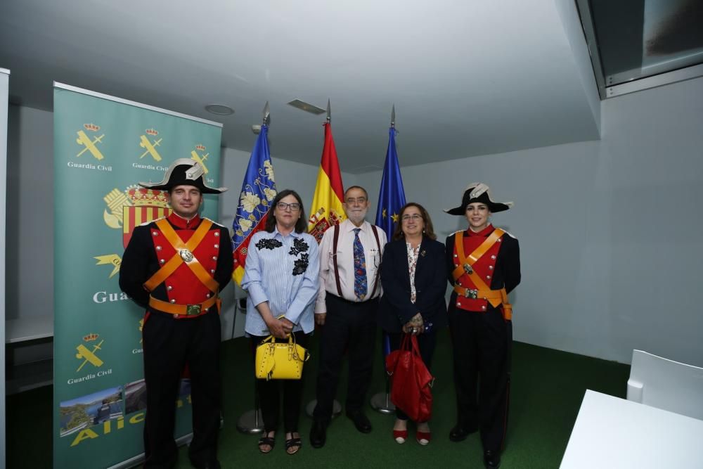 La Sociedad Casino de Torrevieja acoge hasta el lunes una exposición fotográfica de Manuel Lorenzo con motivo del 175 aniversario de la Guardia Civil. La inauguración el martes estuvo precedida por un