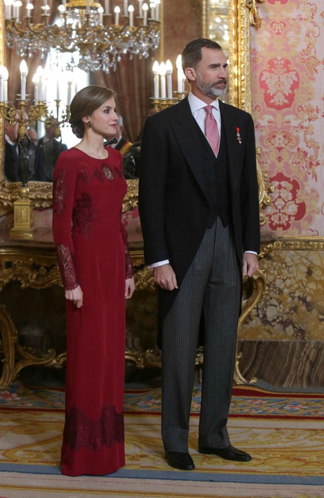 El vestido rojo de Felipe Varela que favorece a Letizia Ortiz