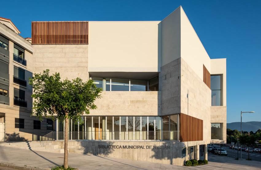 La icónica biblioteca municipal de Nigrán.