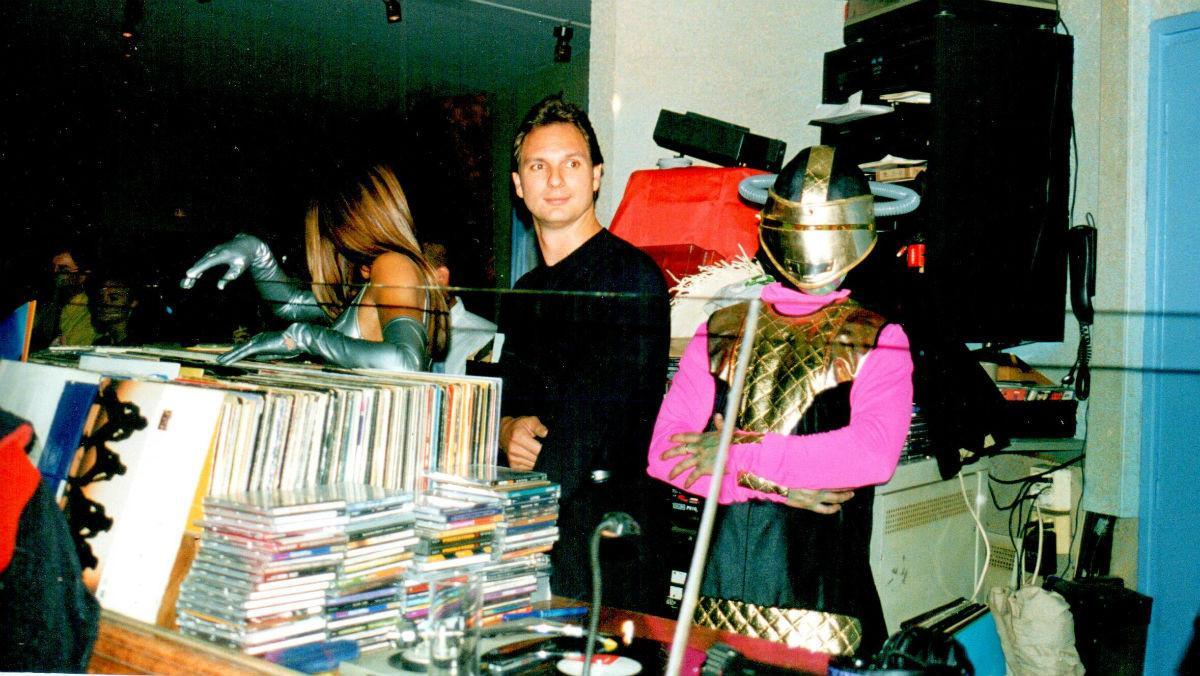 Un joven Javier Cárdenas, en la discoteca Paladium de la Zona Hermética, en 1999.