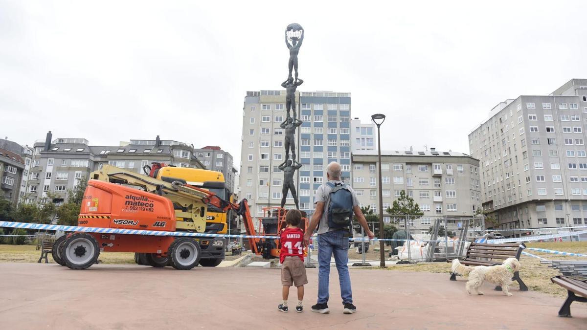Colocación de la estatua de los Hermanos de la Lejía