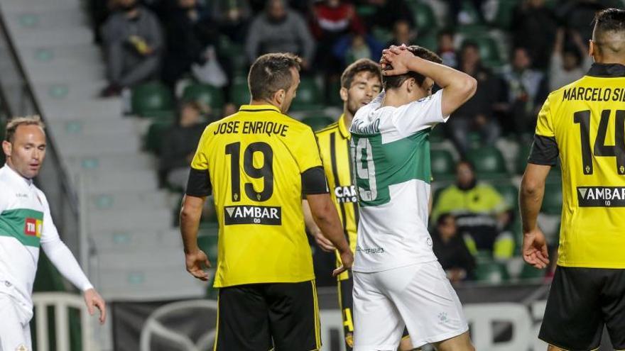 Una imagen del partido Elche-Zaragoza jugado el domingo en el Martínez Valero