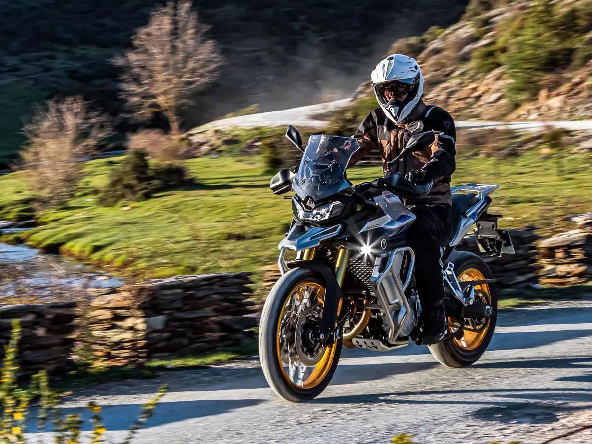 La Voge DS 800 Rally es la séptima moto más vendida en España en el mes de noviembre con 381 matriculaciones (1.043 en total). Su precio de partida es desde 7.888 euros.