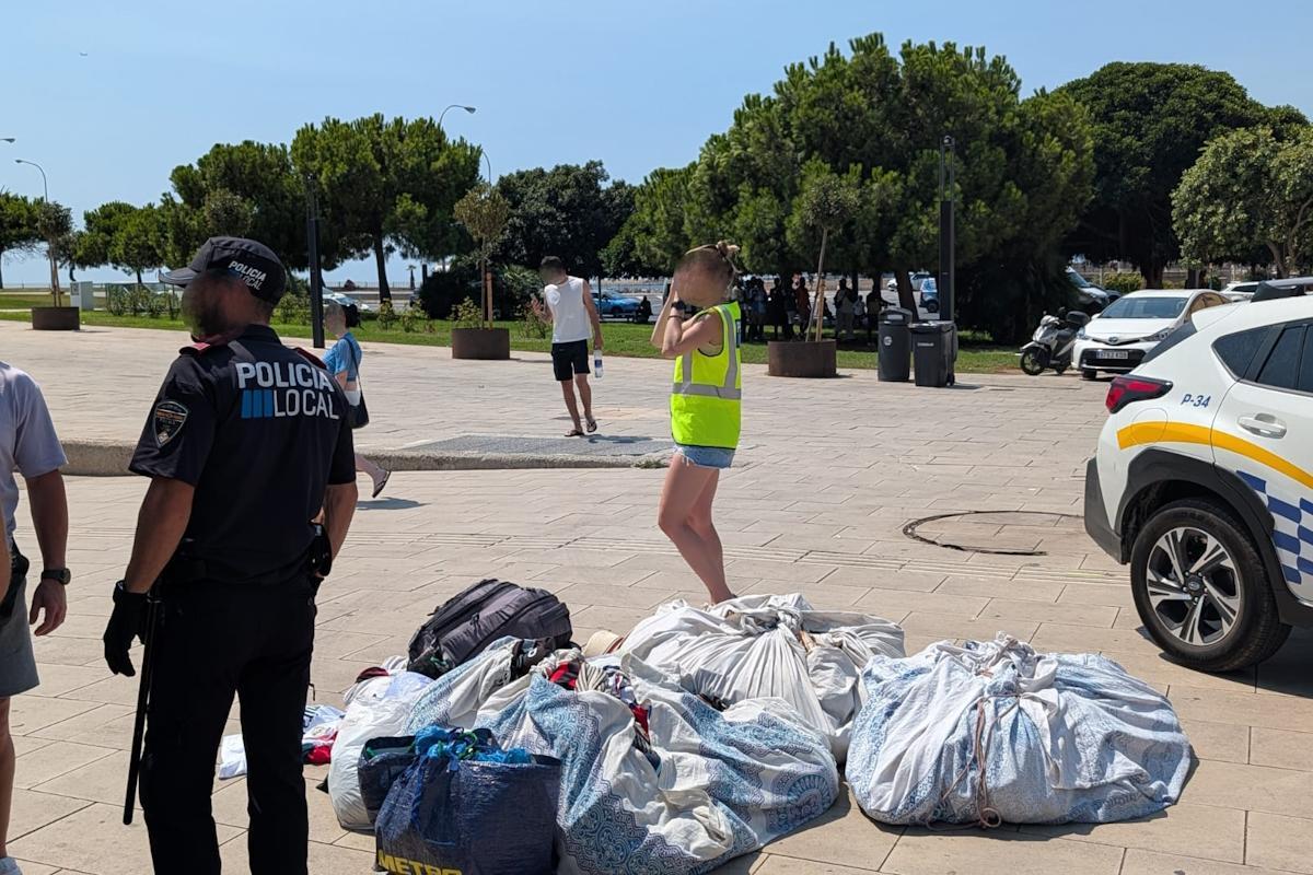 La Policía Local de Palma lucha contra la venta ambulante.