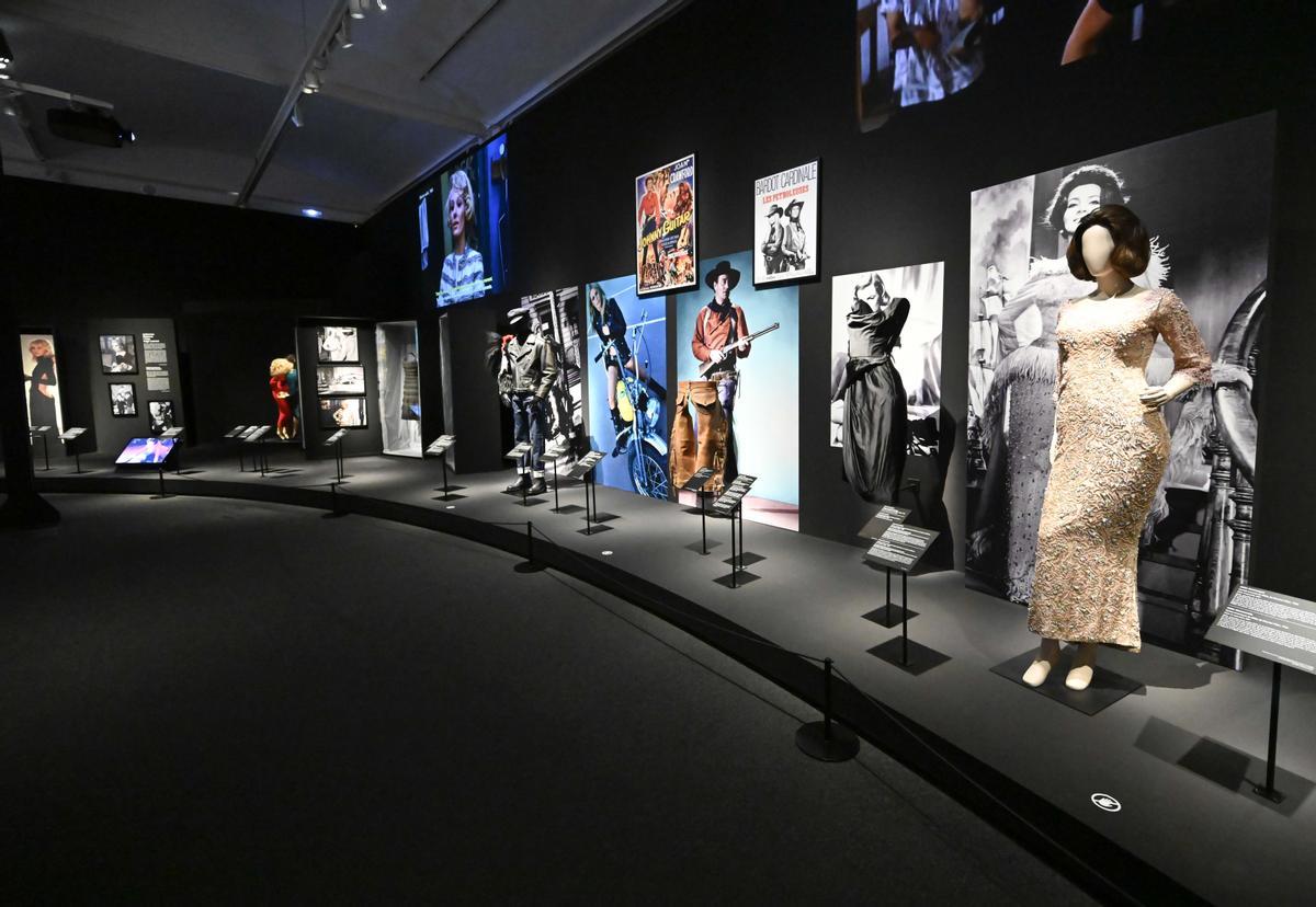La muestra 'Cine y moda' se expone ahora en Barcelona.