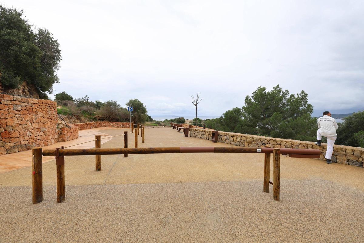 Las fotos de la inauguración del paseo de acceso al Parador de Ibiza es Soto