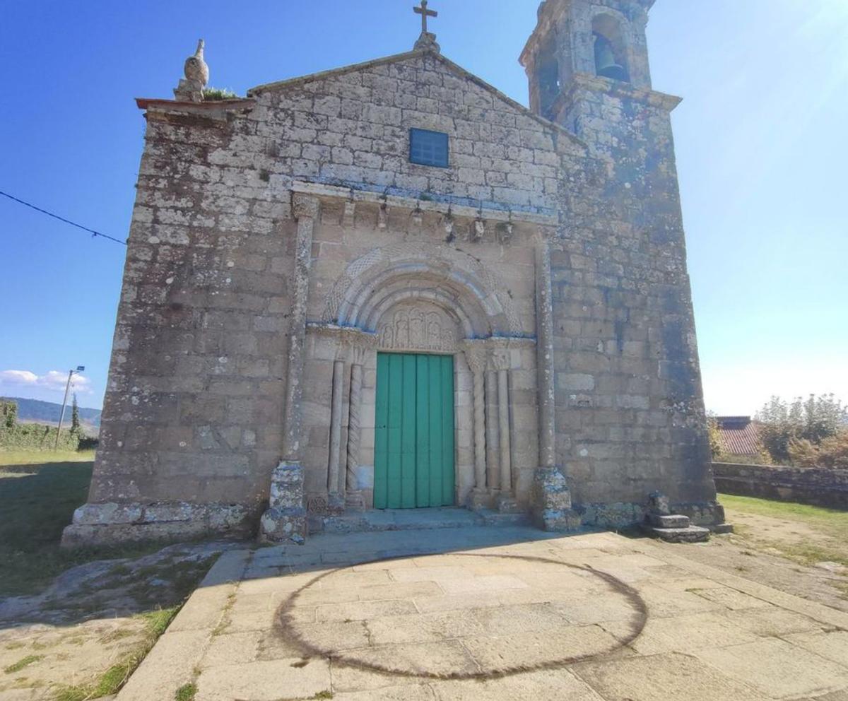 El aro presuntamente de pólvora ante San Martiño. |  Santos Á.