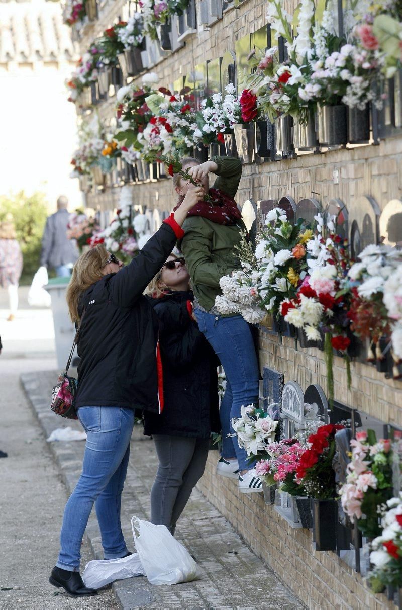 Día de Todos los Santos en el Cementerio de Zaragoza