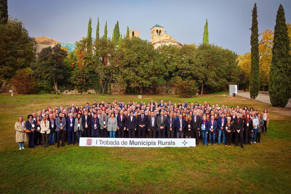 The mayors of rural municipalities, at the summit organized by the Government in Món Sant Benet