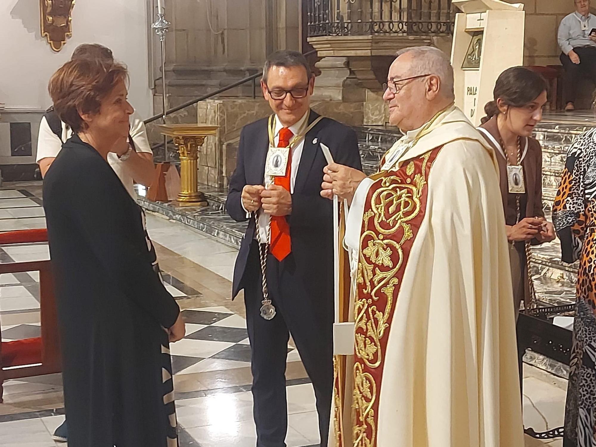 La Cofradía del Carmen de Gijón exhibe fuerza (en imágenes)
