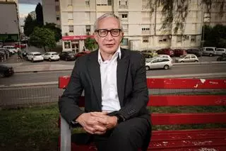 Joan Carles March, médico experto en suicidio: "Las redes sociales pueden actuar tanto como factor de riesgo como factor protector"